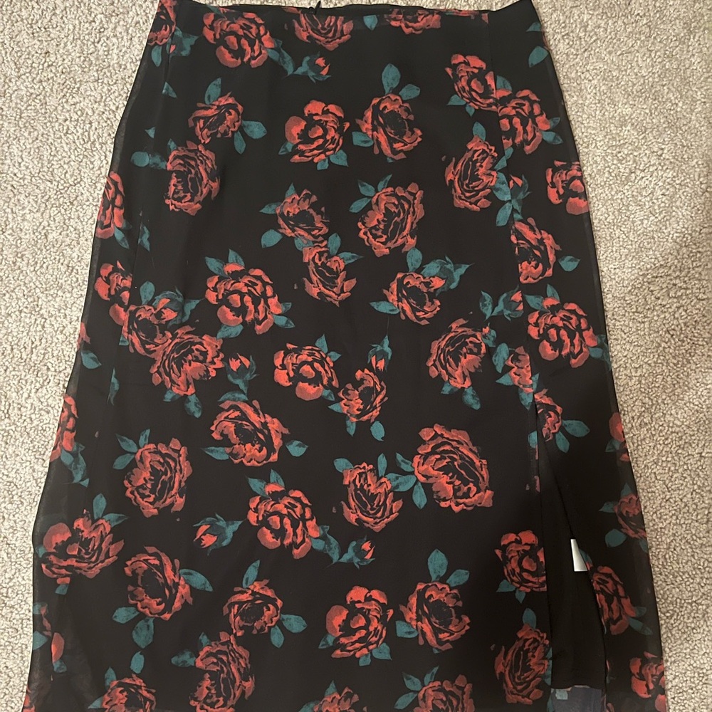 NWT Francesca’s Rose Print Midi Skirt